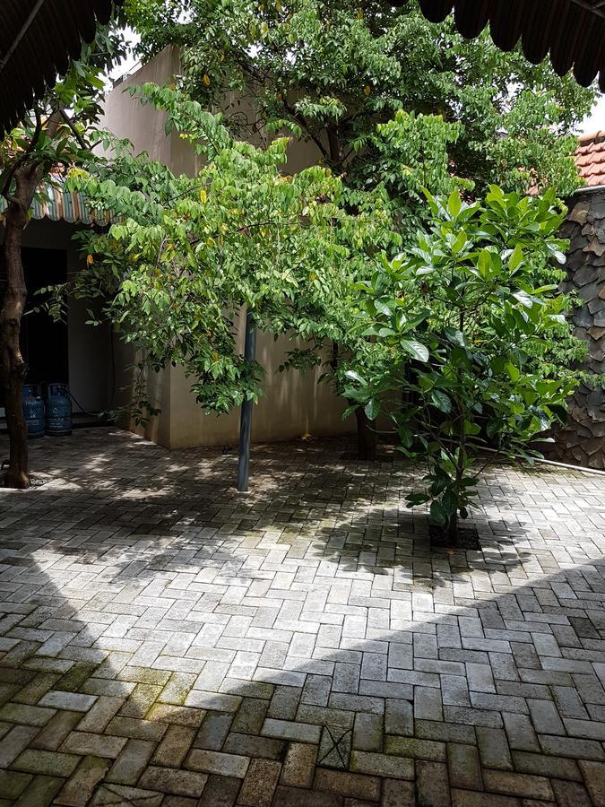 Krowi Inn 수라바야 외부 사진